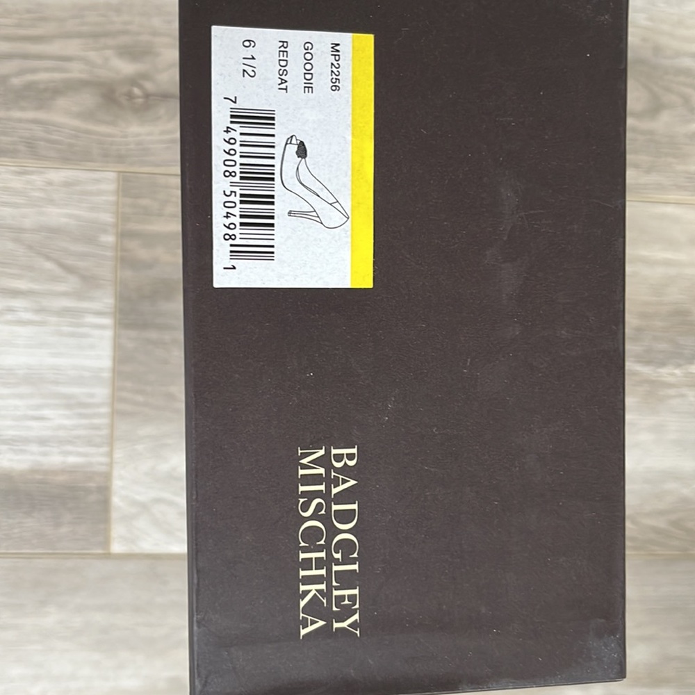 Badgley Mischka Goodie Red Satin Heels Size 6.5 - Picture 6 of 6
